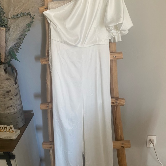 Boohoo white jumpsuit, one shoulder, wide leg - Picture 4 of 7